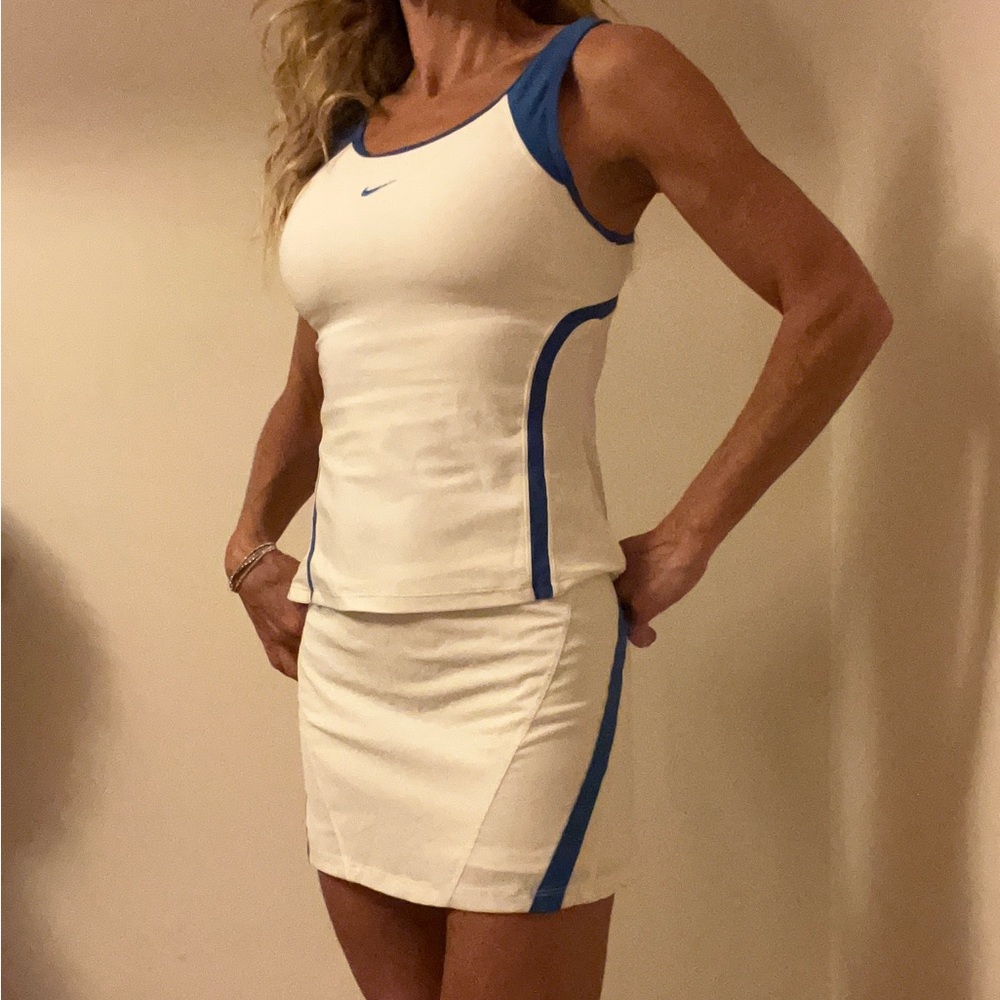 Nike Tank Top with built in bra. Size 4-6 Small. White w/ Blue trim